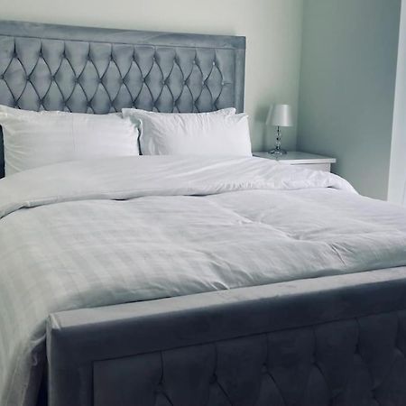 Ormeau Road Stylish Double Bedroom Luxury Apartment เบลฟาสต์ ภายนอก รูปภาพ