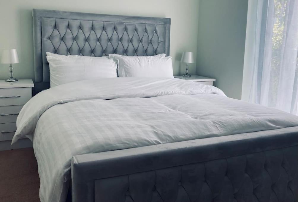 Ormeau Road Stylish Double Bedroom Luxury Apartment เบลฟาสต์ ภายนอก รูปภาพ