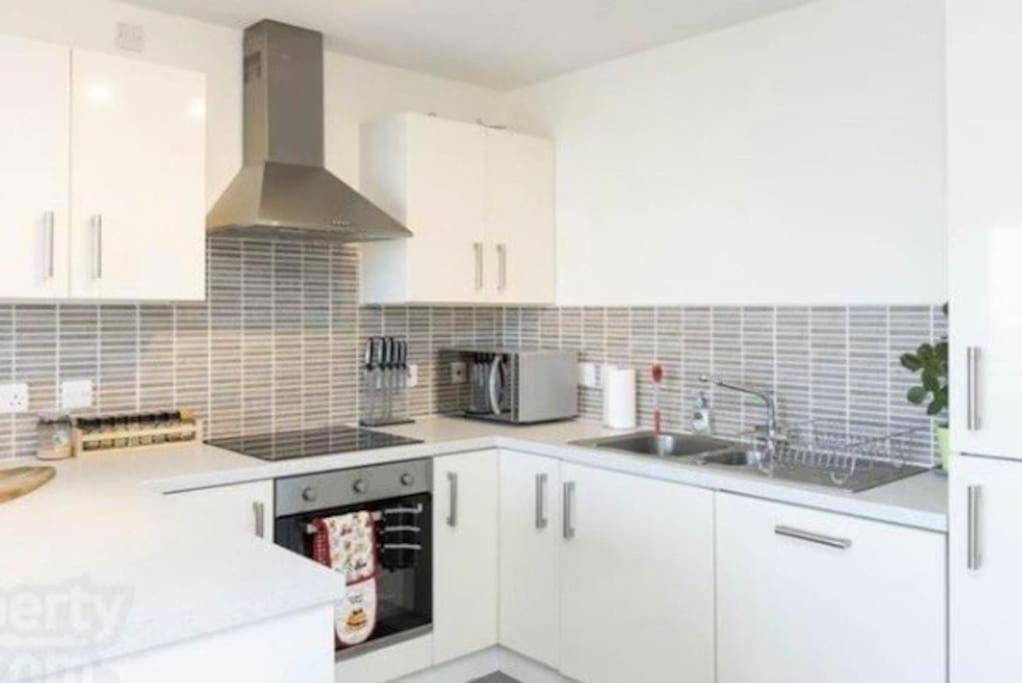 Ormeau Road Stylish Double Bedroom Luxury Apartment เบลฟาสต์ ภายนอก รูปภาพ