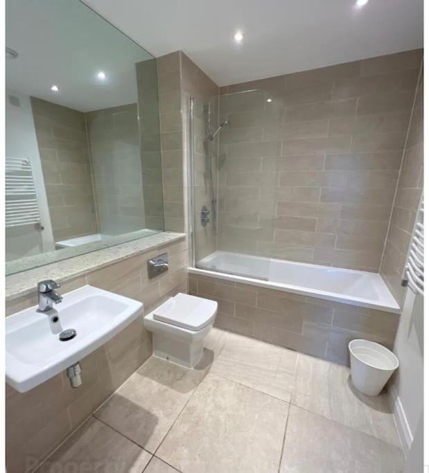 Ormeau Road Stylish Double Bedroom Luxury Apartment เบลฟาสต์ ภายนอก รูปภาพ